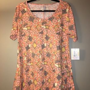 Medium LuLaRoe perfect t